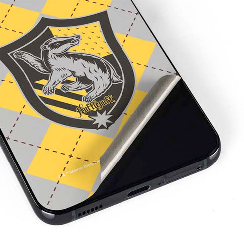 Wizarding World Harry Potter Hufflepuff Crest Galaxy S22 Skin